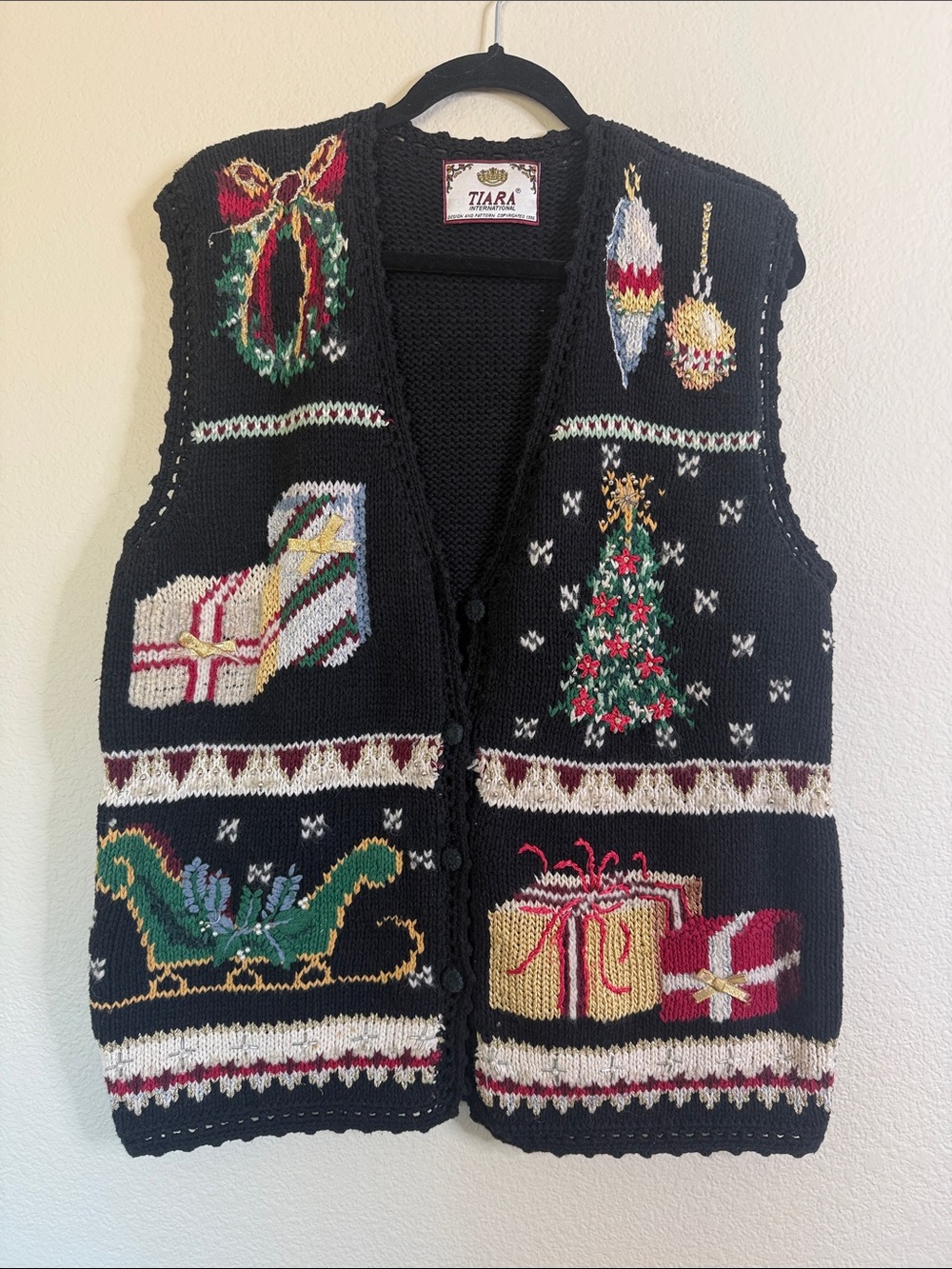 Tiara International vintage knitted Christmas vest
